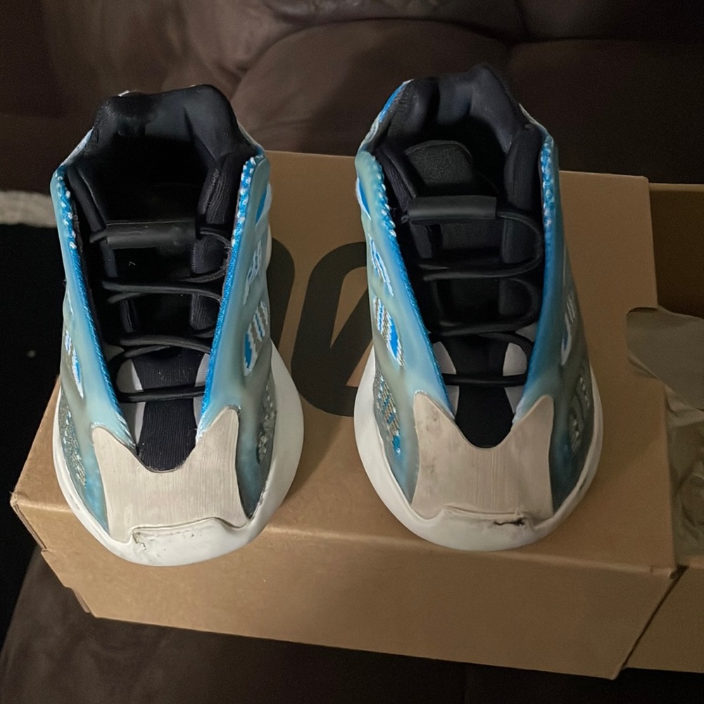 Todder Yeezy 700 V3